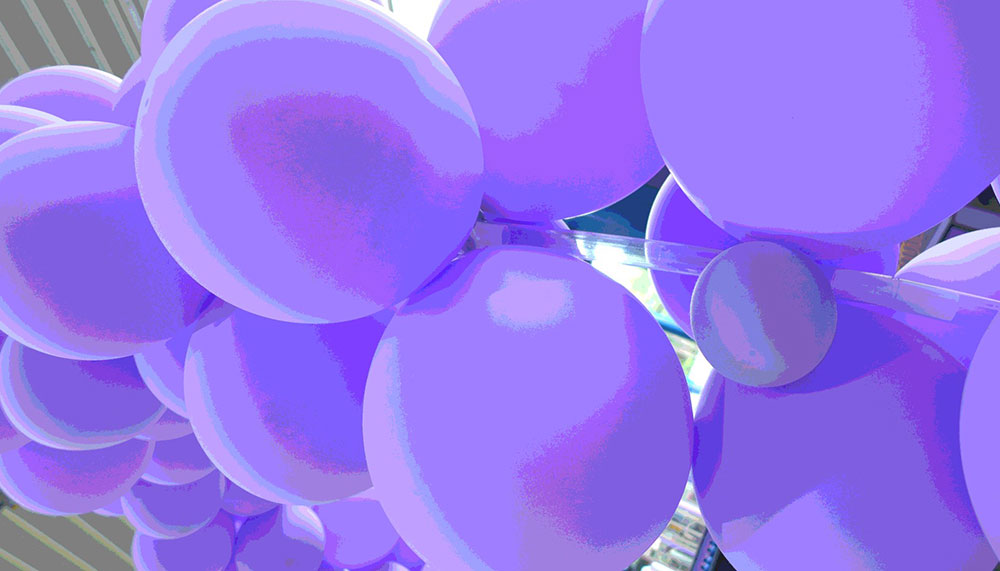 Bild von vielen violetten Ballons.