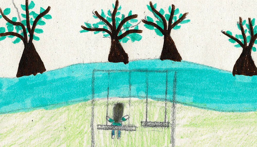 Gemaltes Bild von einem Fluss mit vier Bäumen am Wasser. Davor eine Schaukel mit Kind, das auf den Fluss blickt.